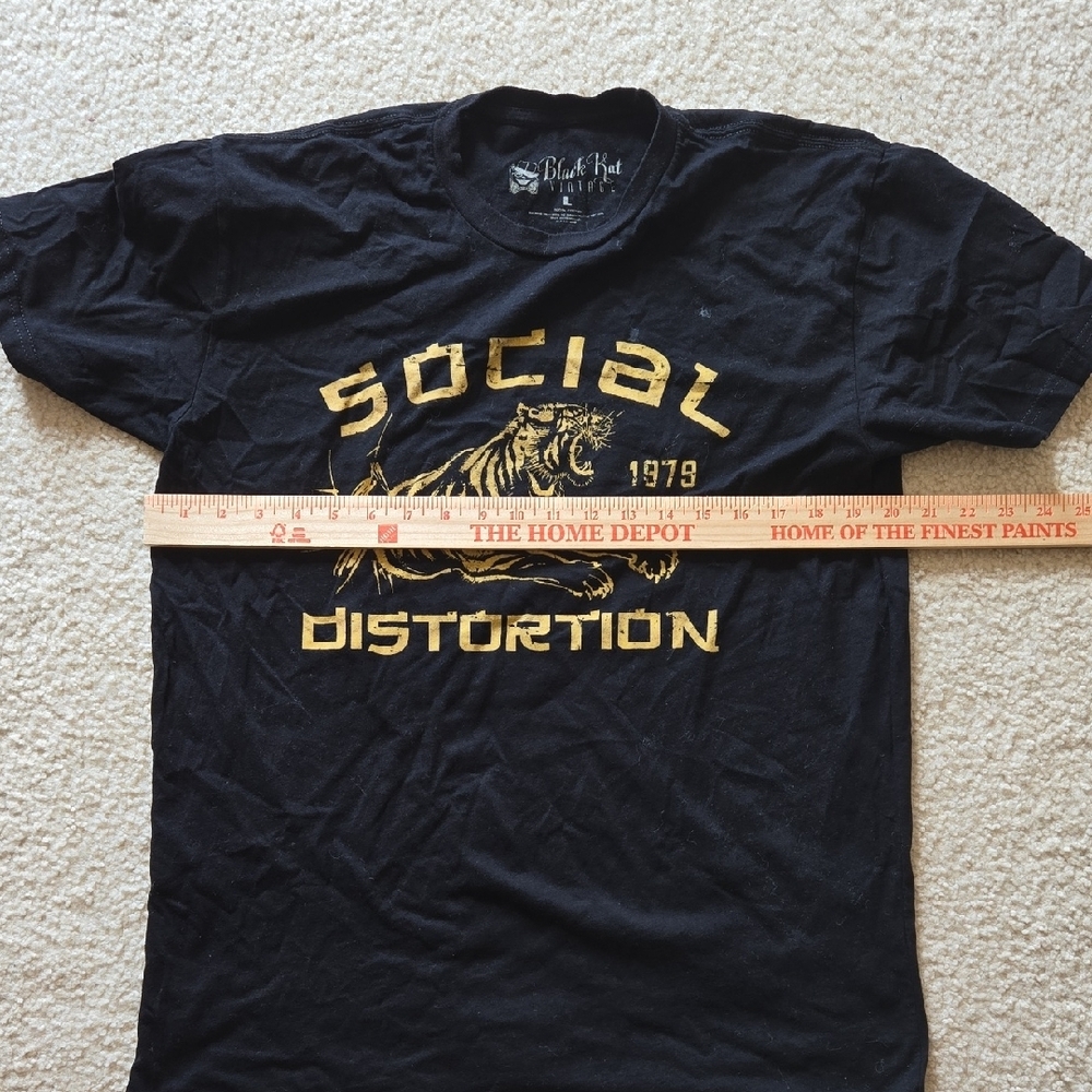 Social Distortion Black Short-Sleeve Graphic Tee with Gold Tiger - Picture 5 of 5